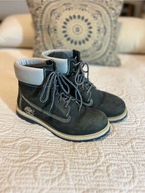 Women’s 6.5 leather, dark green lace-up hiking boots - Timberlands